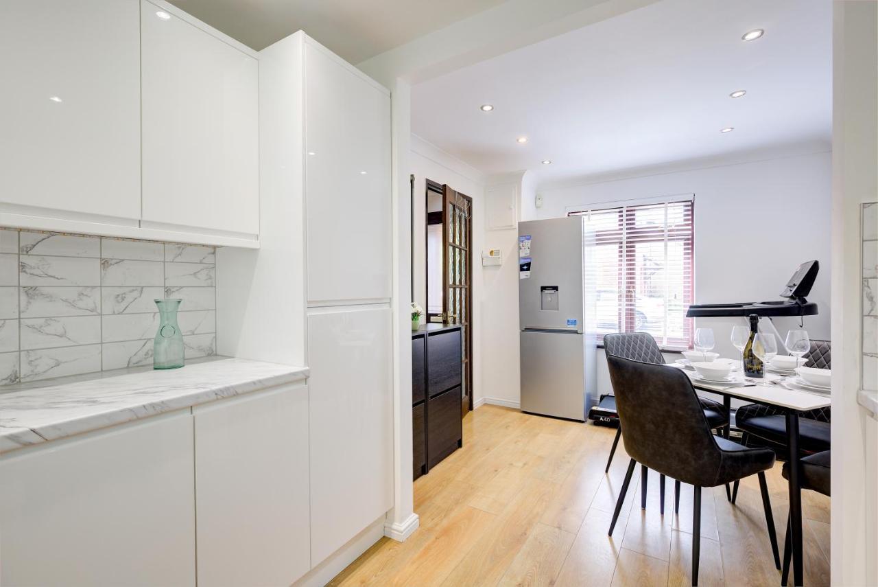 Great Location Free Parking Contractor Leisure Apartment Peterborough