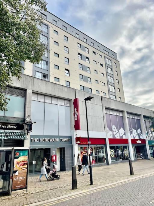 1 Bedroom Flat In Centre *