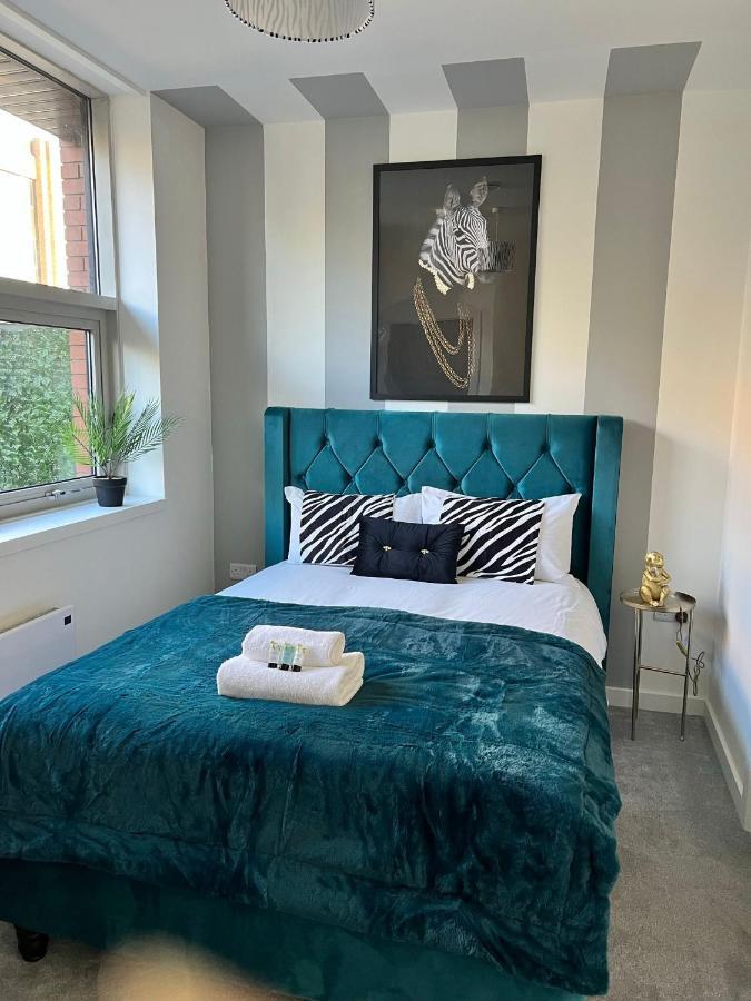 Kvm Lavish Style: Modern 2-bedroom With Free Parking