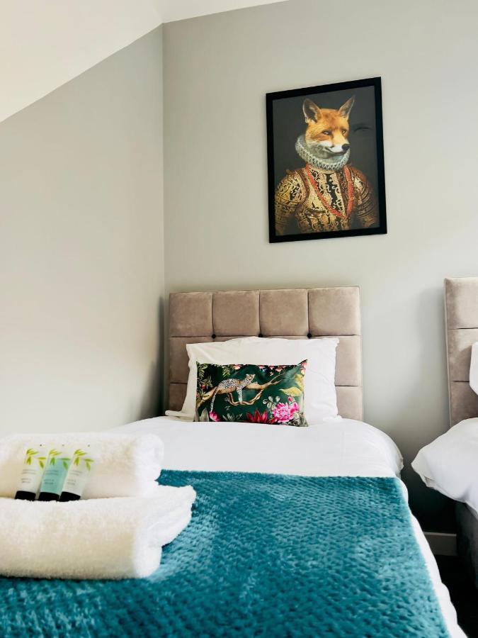 Kvm Lavish Style: Modern 2-bedroom With Free Parking Peterborough