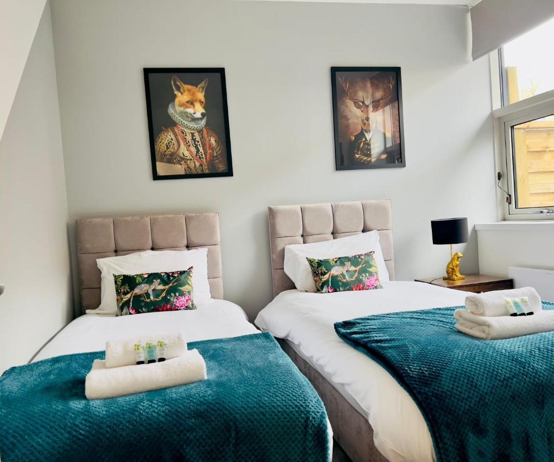 Apartment Kvm Lavish Style: Modern 2-bedroom With Free Parking *