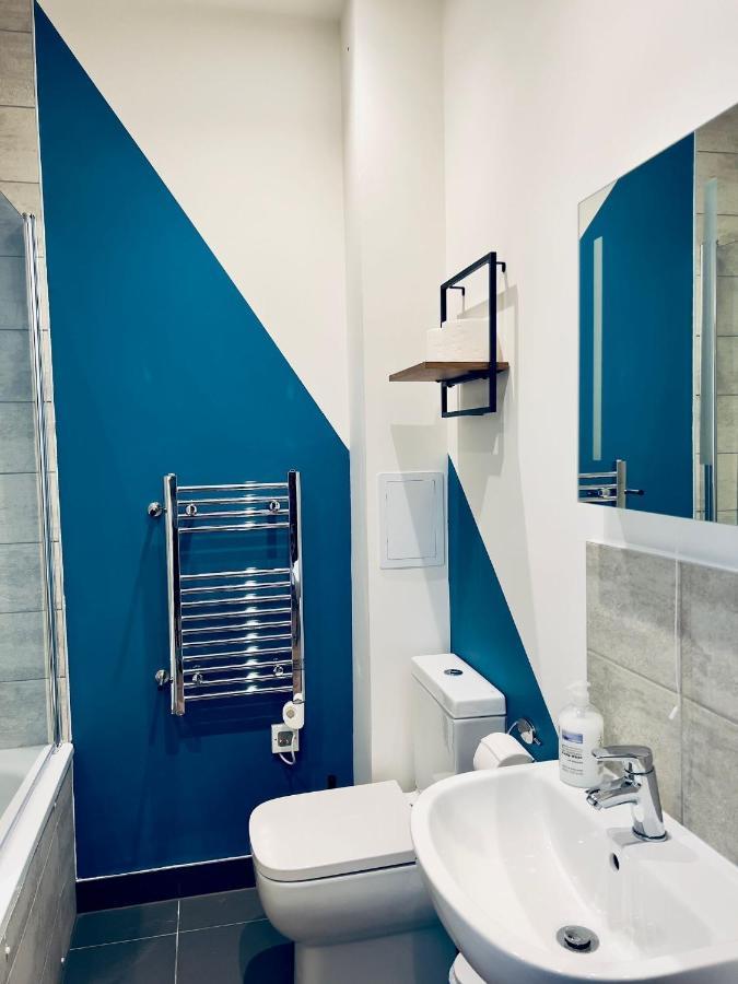 Kvm Lavish Style: Modern 2-bedroom With Free Parking