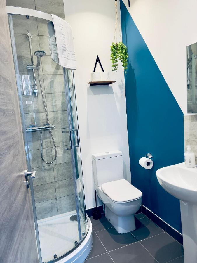 Kvm Lavish Style: Modern 2-bedroom With Free Parking