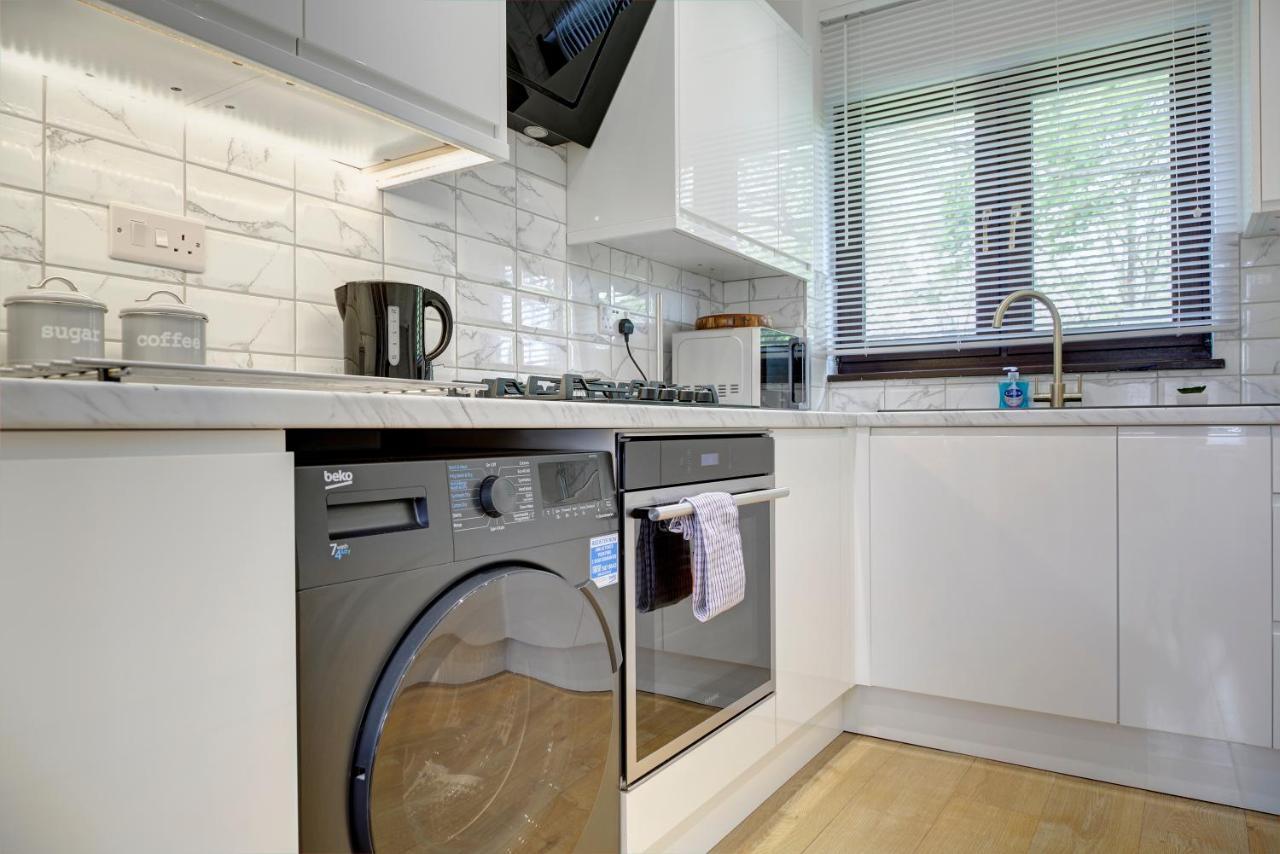 Great Location Free Parking Contractor Leisure Apartment Peterborough