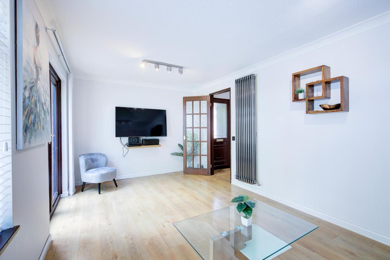 Great Location Free Parking Contractor Leisure Apartment Peterborough