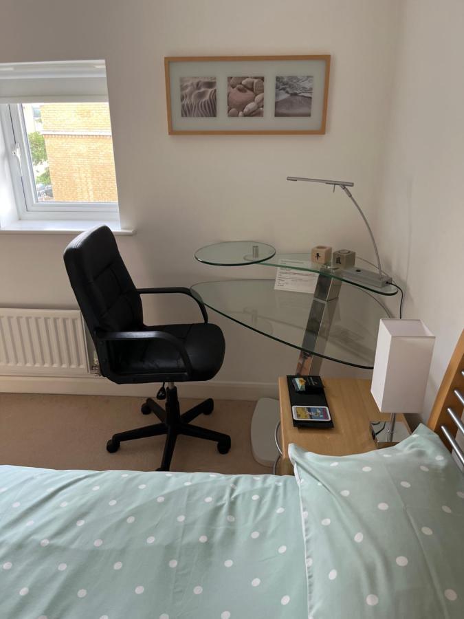 Peterborough, Hampton Vale Lakeside En-suite Large Double Bedroom With Great Modern Facilities Homestay Peterborough