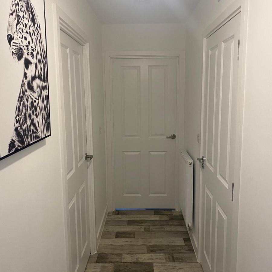 Center: Modern 2-bedroom With Parking Apartment Peterborough