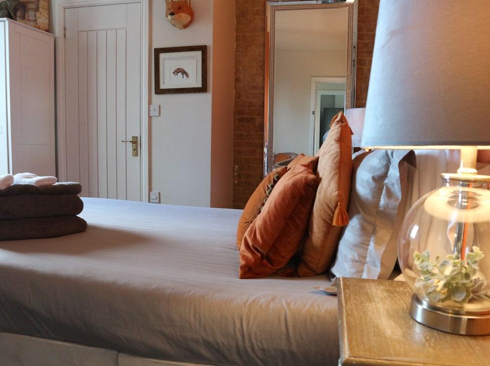 Dog In A Doublet Inn 4*