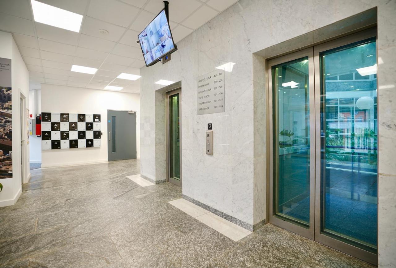 Sleek & Stylish By Dh Apartment Peterborough