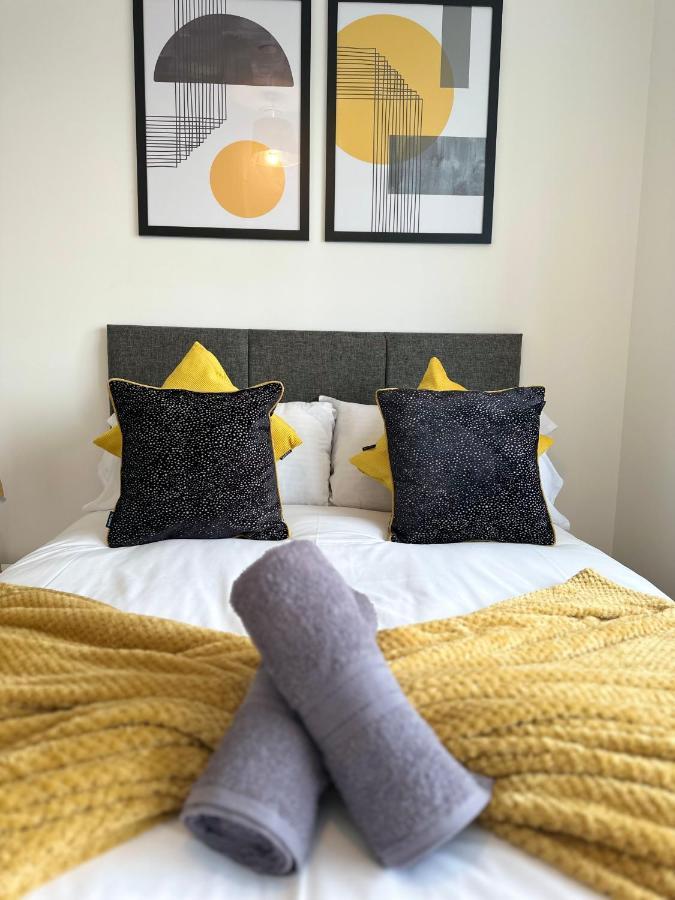 Sleek & Stylish By Dh Apartment Peterborough