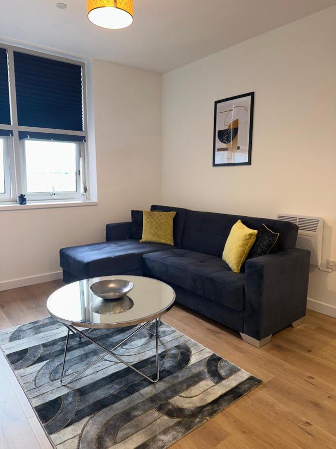Sleek & Stylish By Dh * Peterborough