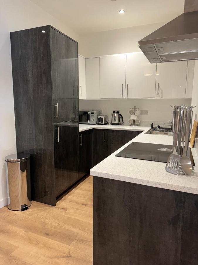 Sleek & Stylish By Dh Apartment Peterborough