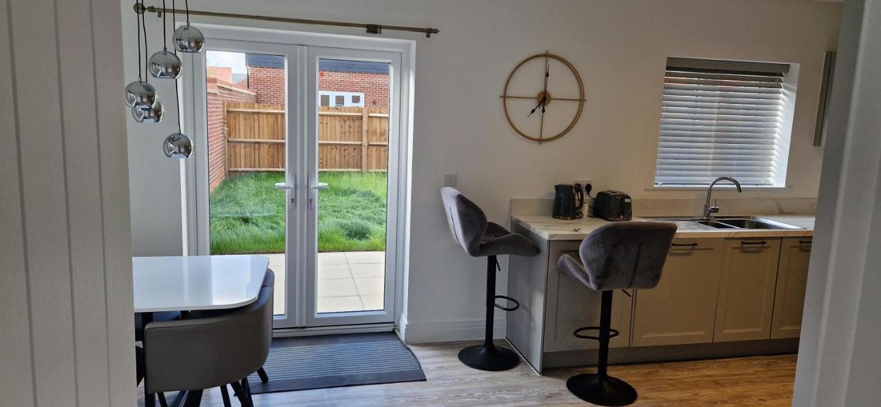 Holiday home Brand New Entire 4-bed House In