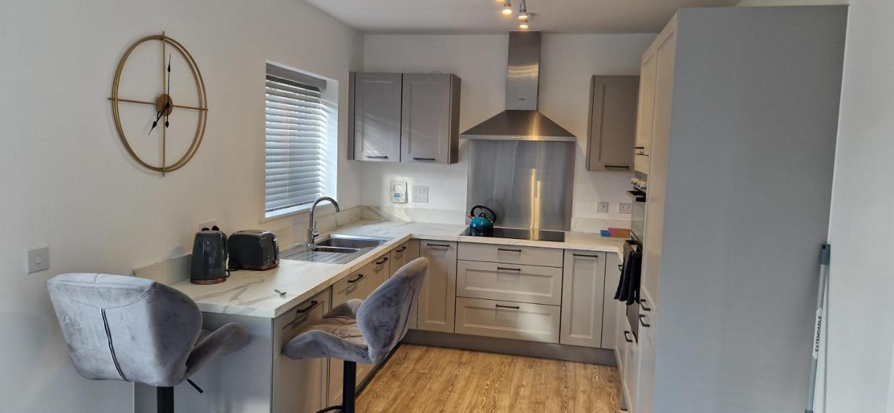 Brand New Entire 4-bed House In Holiday home Peterborough