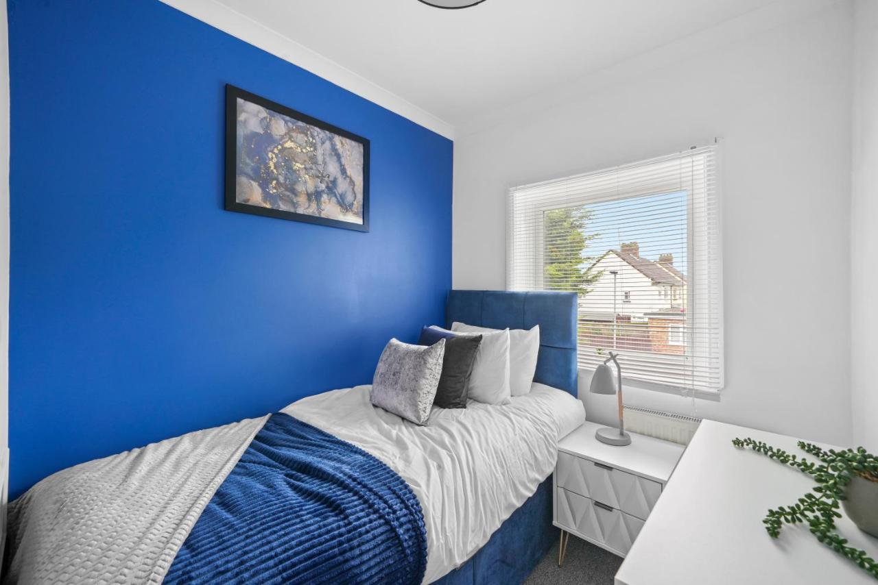 Nomastay Contractors: Convenient 3-bedroom Near A47 & Amenities Holiday home
