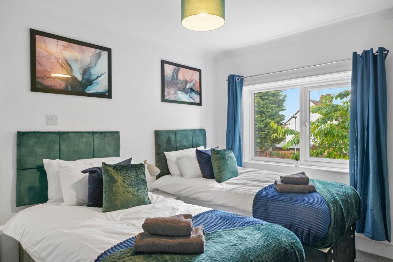 Nomastay Contractors: Convenient 3-bedroom Near A47 & Amenities Holiday home