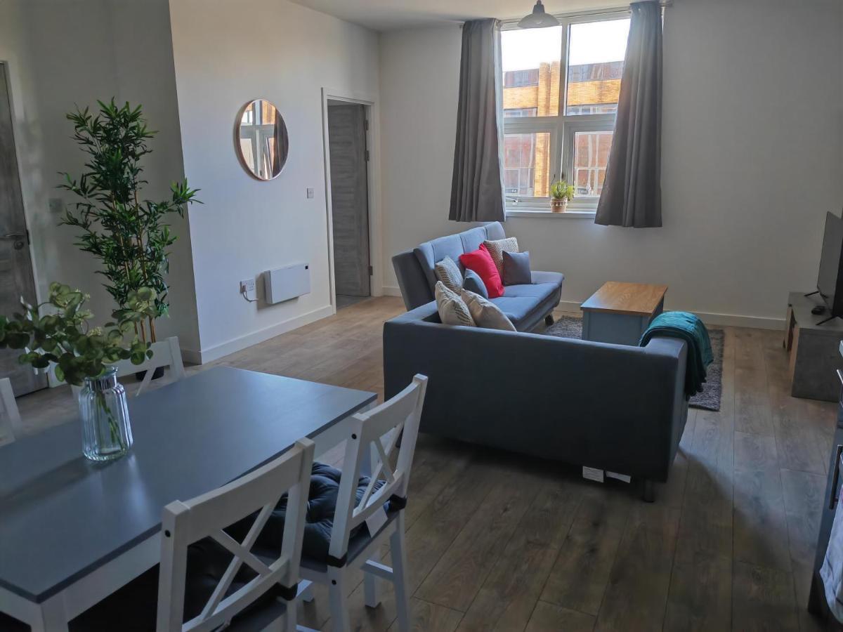 Large 2 Bedroom - Apartment