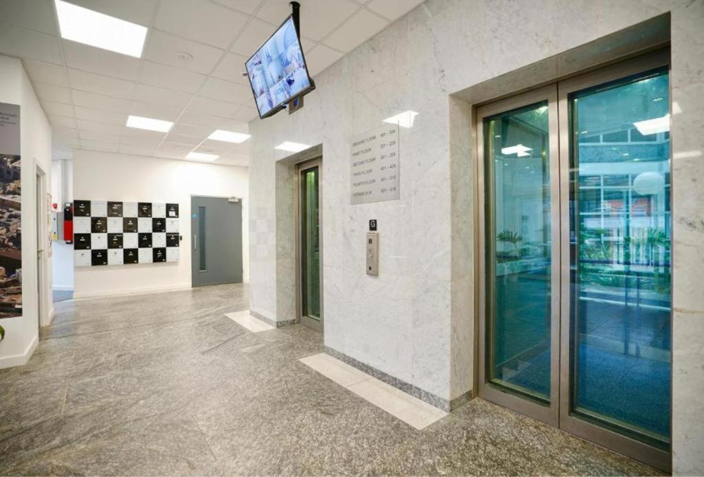 Large 2 Bedroom - * Peterborough