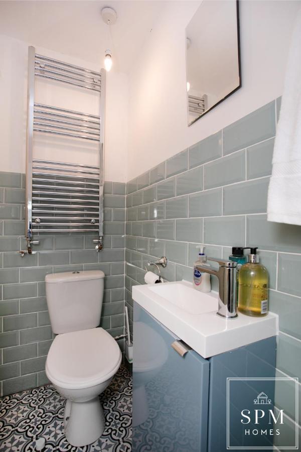 4 Bed House-parking-wifi-smart Tvs In Each Bedroom-special Rates Available Apartment Peterborough
