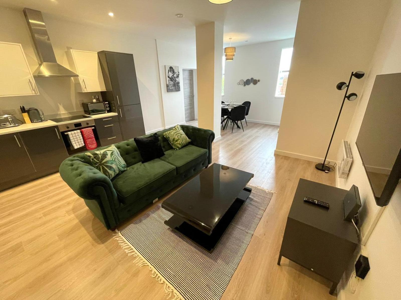 Opp - High End 2 Bed 2 With Secure Parking! Big Savings Booking 4 Nights Or More! Apartment *