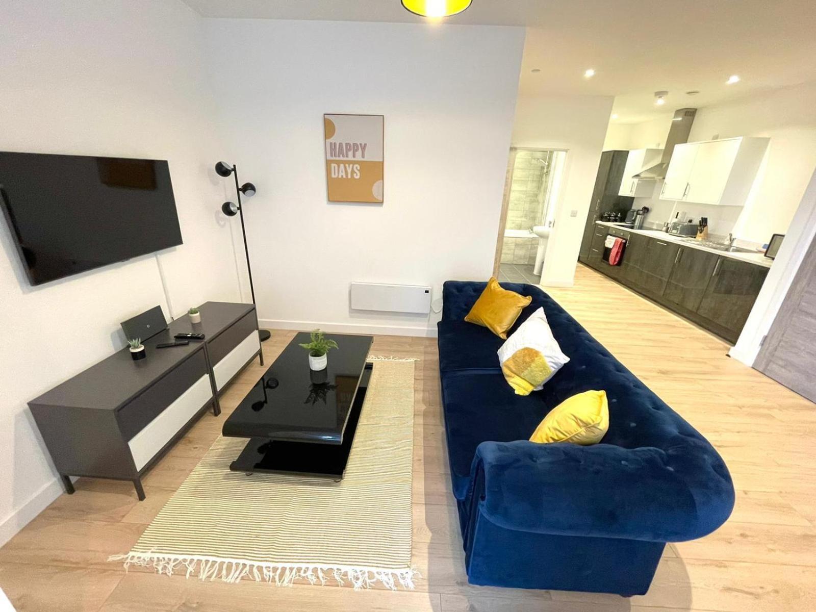 Opp - High End 2 Bed 2 With Secure Parking! Big Savings Booking 4 Nights Or More! *