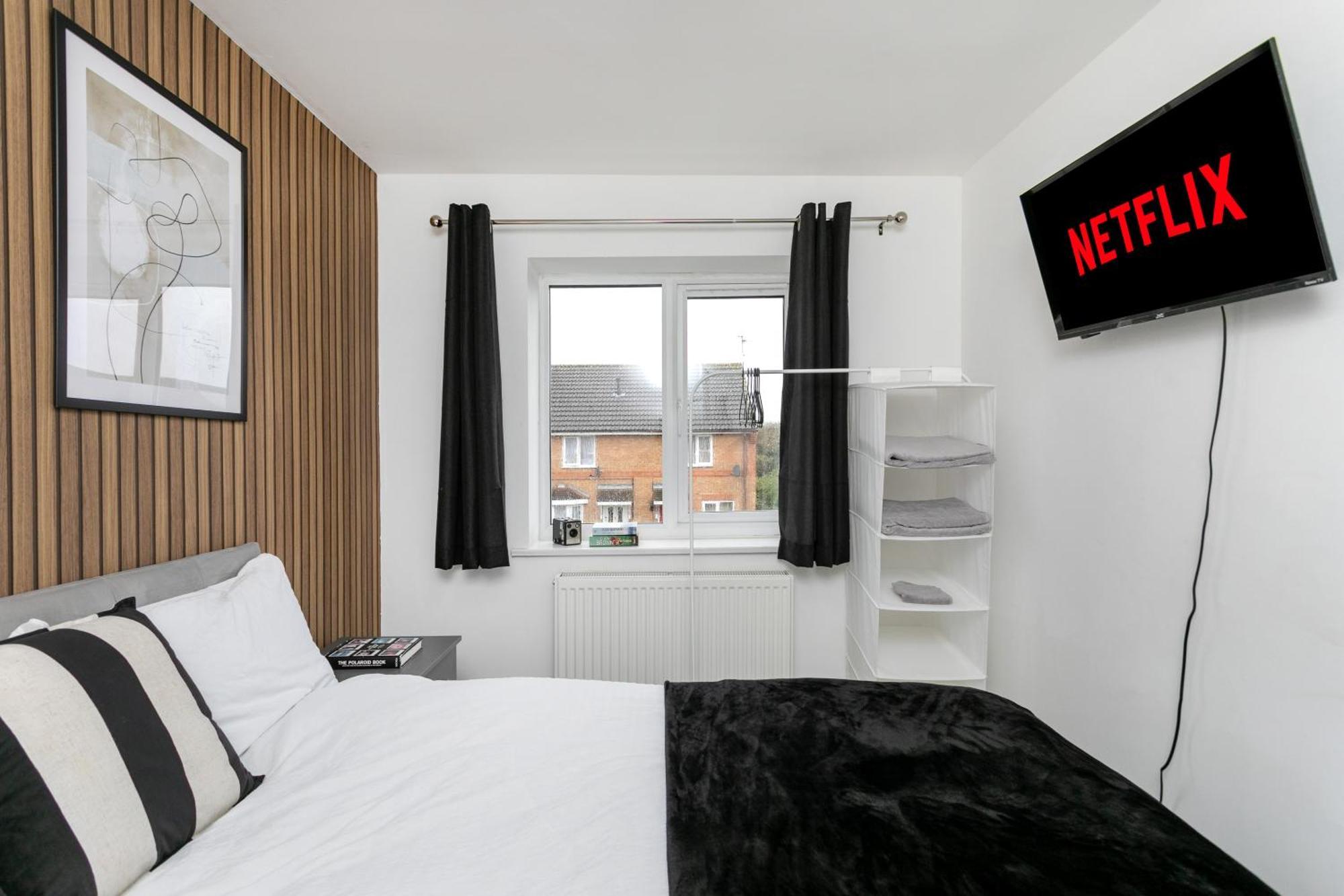 4 Bed House-parking-wifi-smart Tvs In Each Bedroom-special Rates Available Peterborough