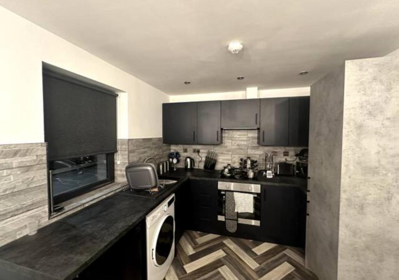 Newark House - 1 Bed Apartment *