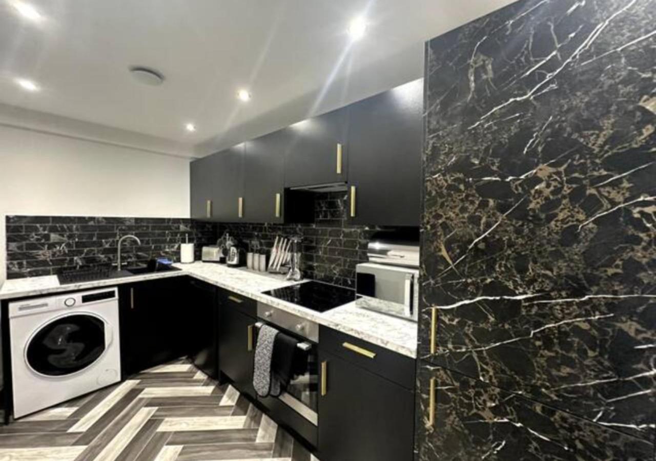 Apartment Superior 1-bed With 2 Sofa Beds Sleeps 6 Peterborough