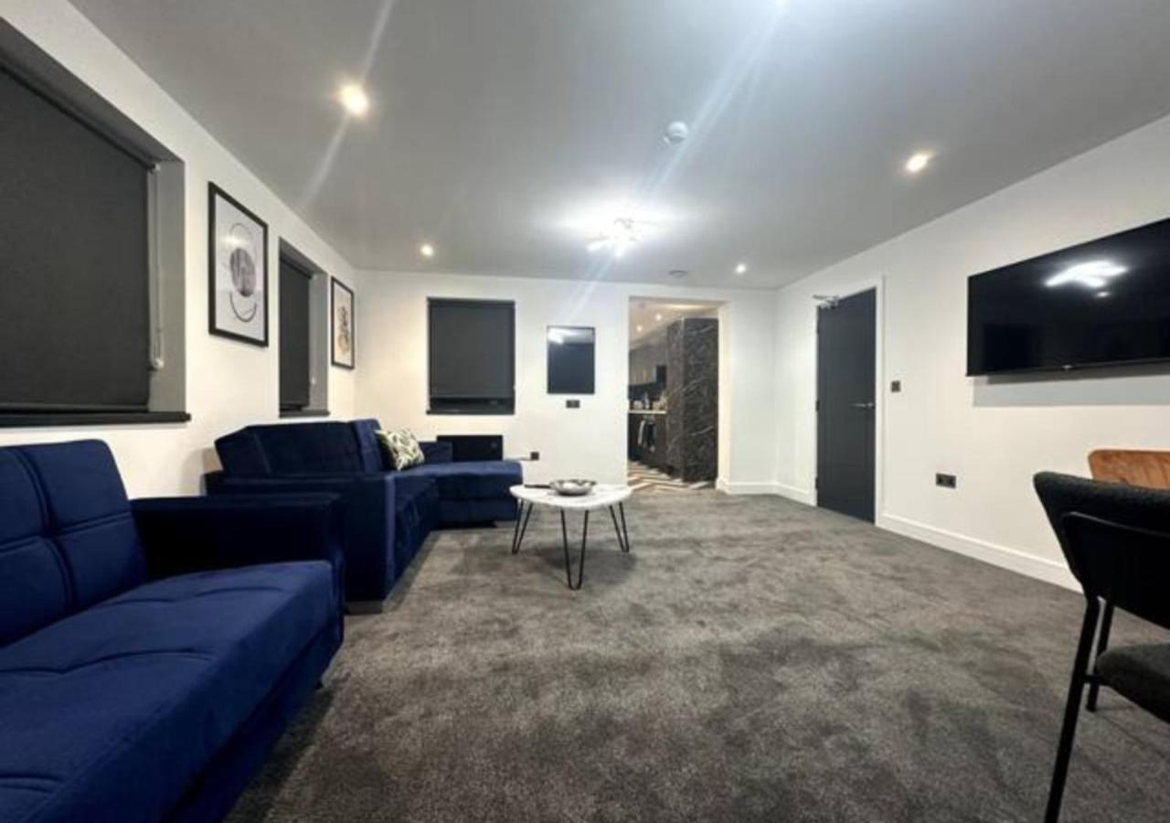 Superior 1-bed With 2 Sofa Beds Sleeps 6 Apartment Peterborough