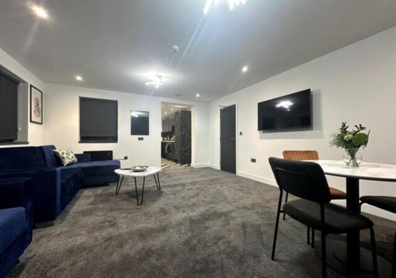 Apartment Superior 1-bed With 2 Sofa Beds Sleeps 6 *