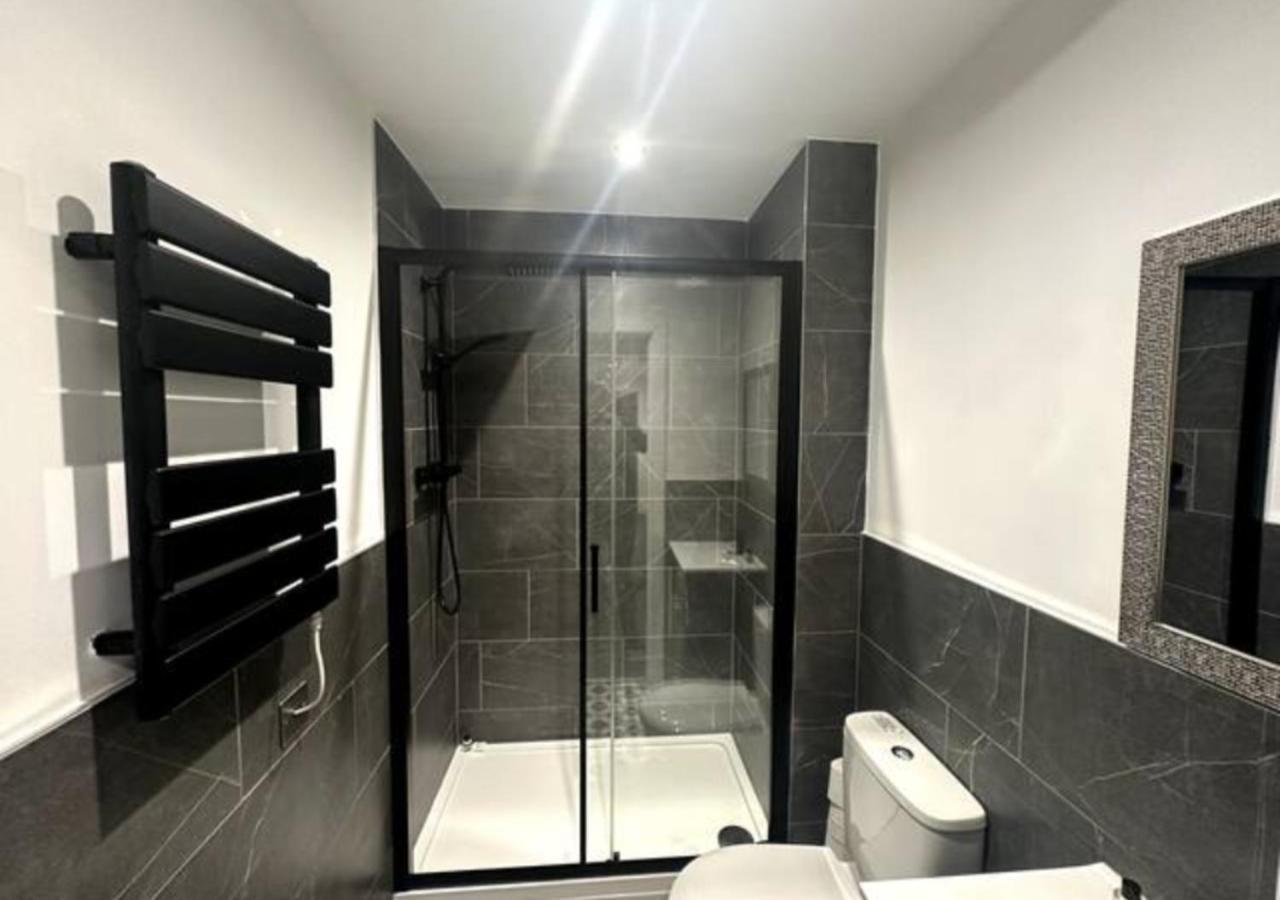 Superior 1-bed With 2 Sofa Beds Sleeps 6 Apartment Peterborough