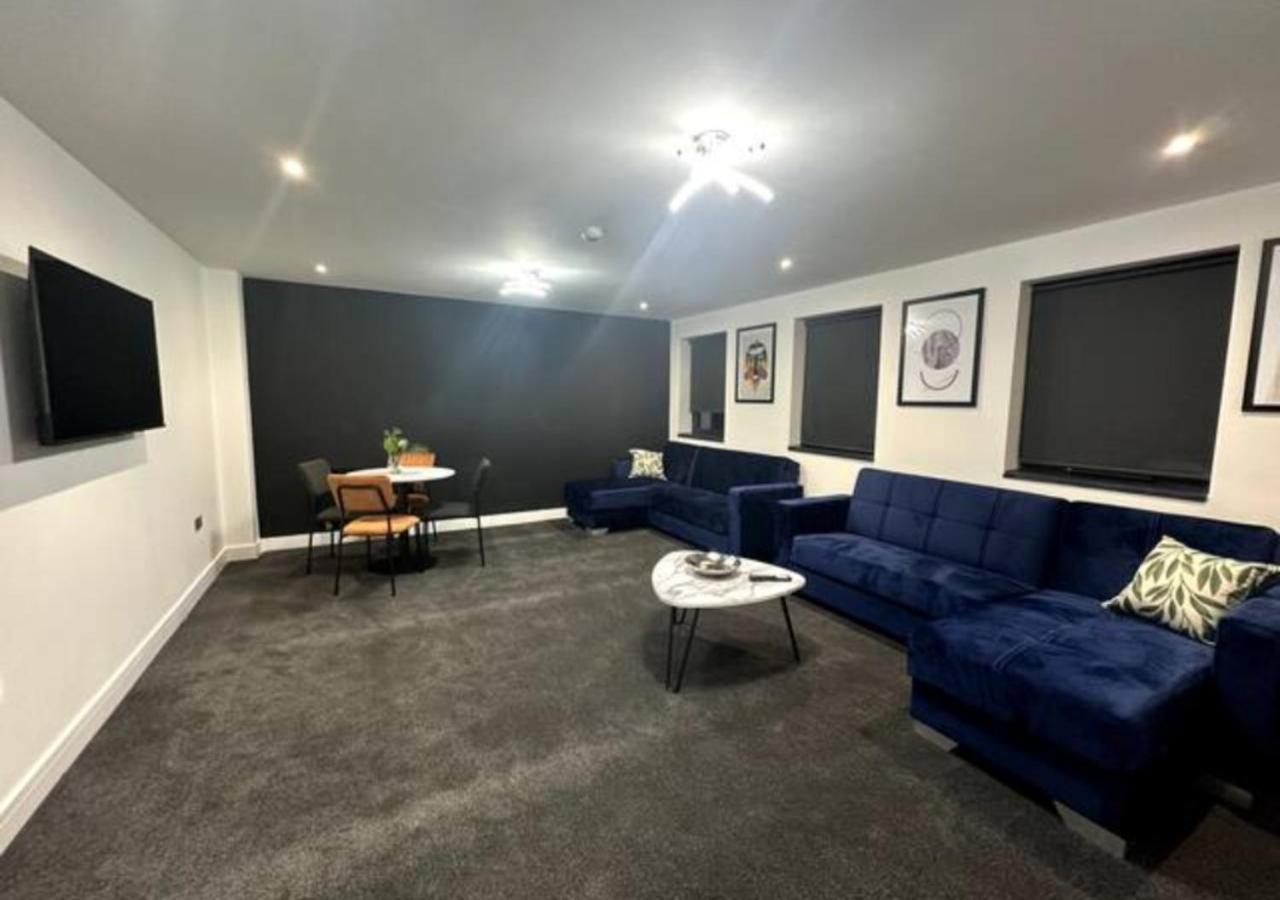 Superior 1-bed With 2 Sofa Beds Sleeps 6 *