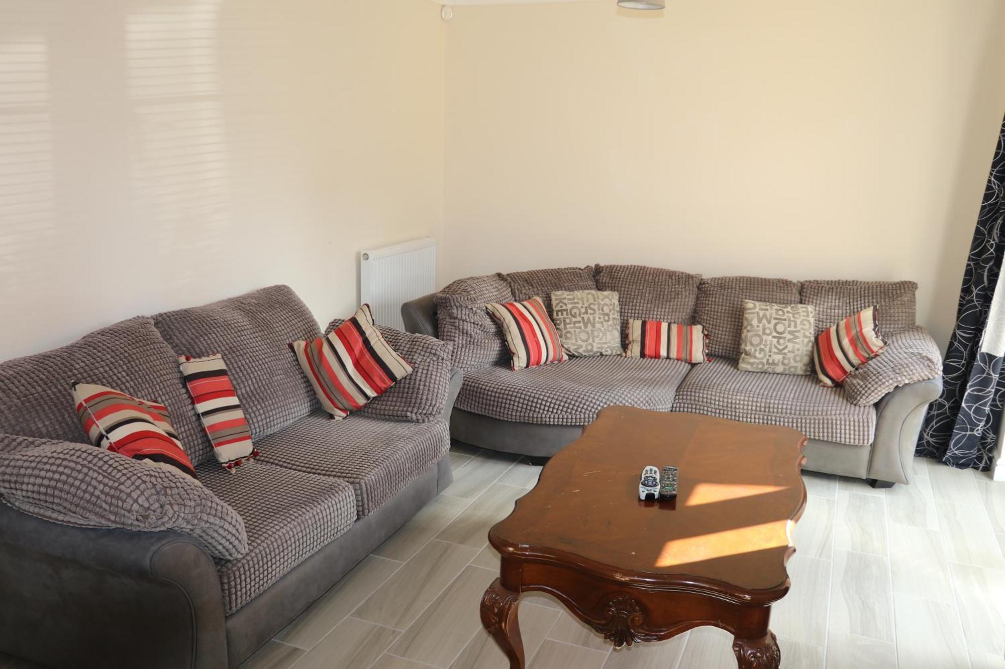 The Iris House Is Close To Centre And Is Ideal For Tourists, Visiting Family Members Or Work Related Activities Including Contractors Holiday home *