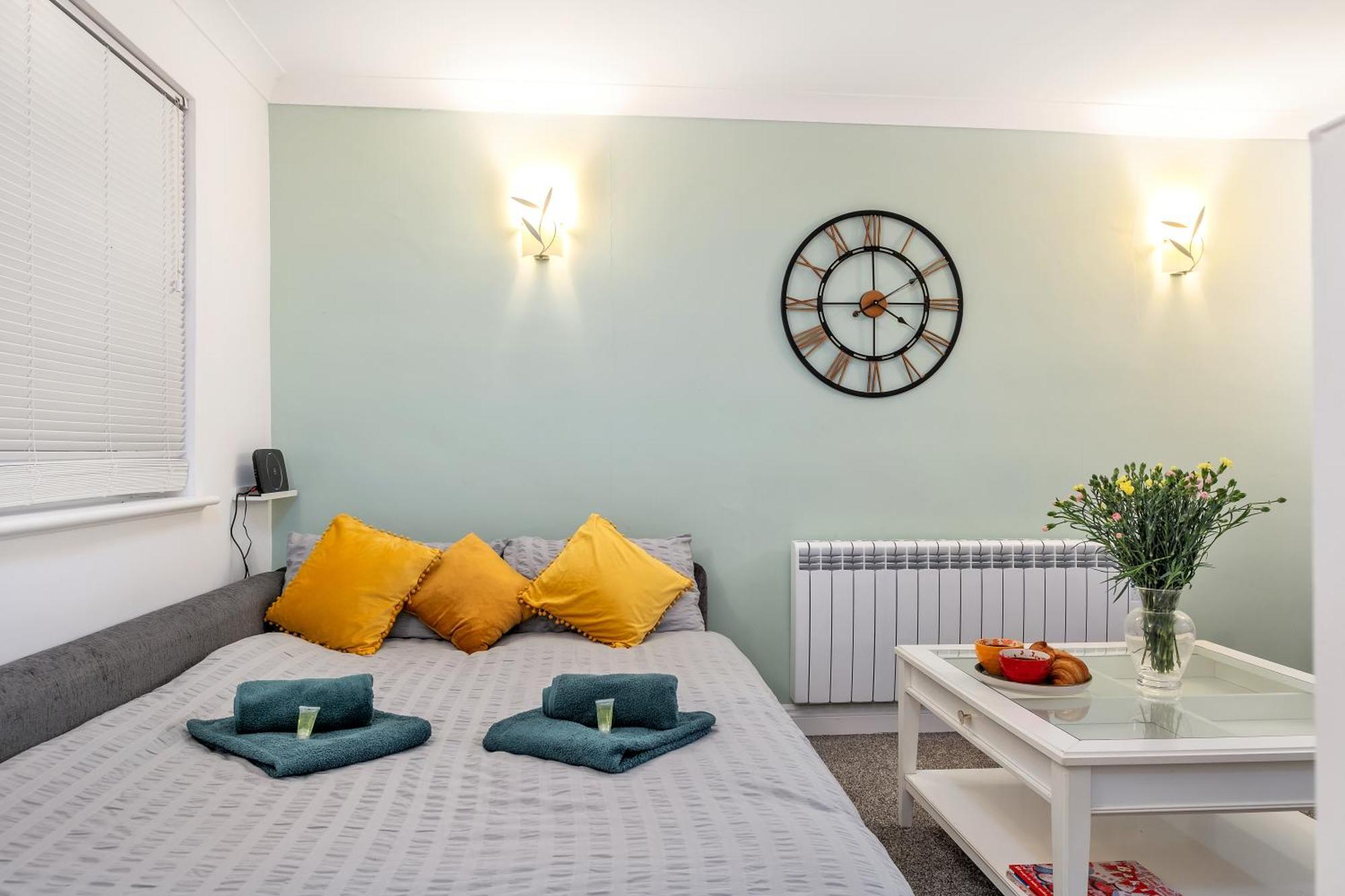 Apartment 20pct Off Long Contractors Welcome Chantry Close *