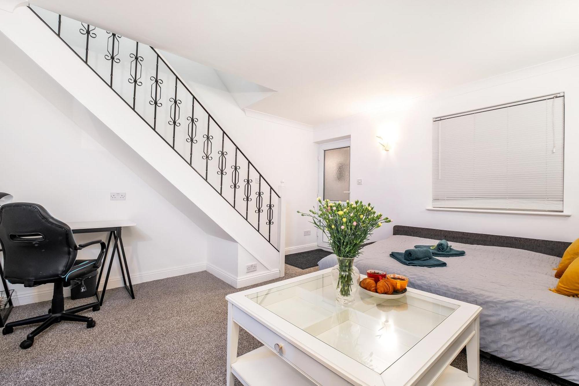 Apartment 20pct Off Long Contractors Welcome Chantry Close Peterborough