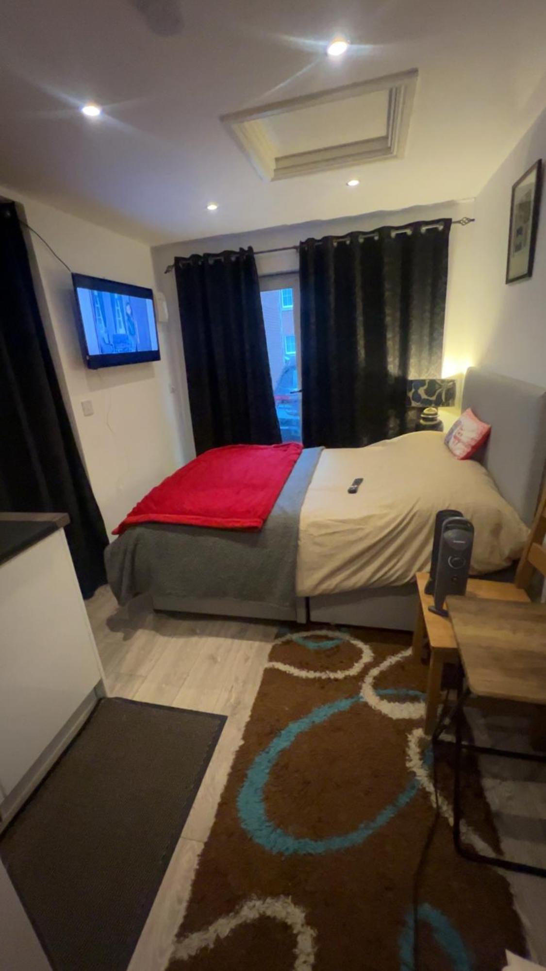 Cozy Small Apartment *