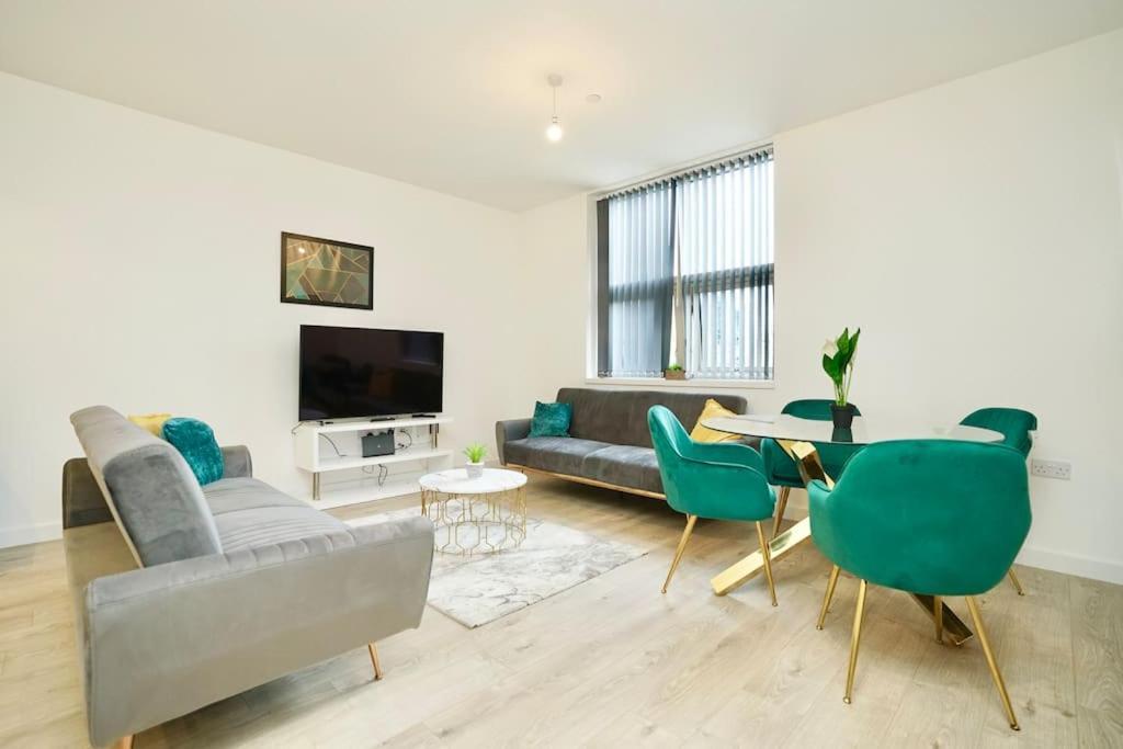 Apartment By Dh