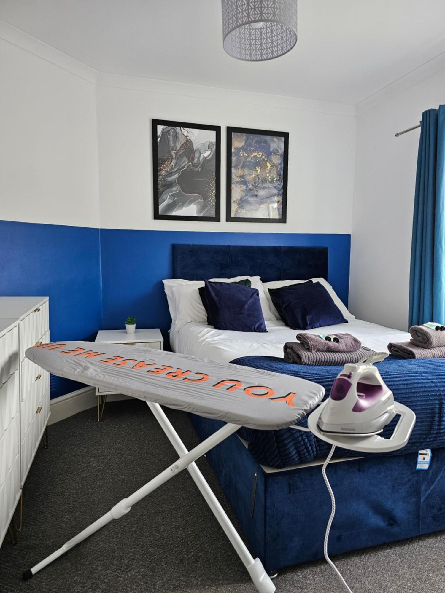 Holiday home Nomastay Contractors: Convenient 3-bedroom Near A47 & Amenities *