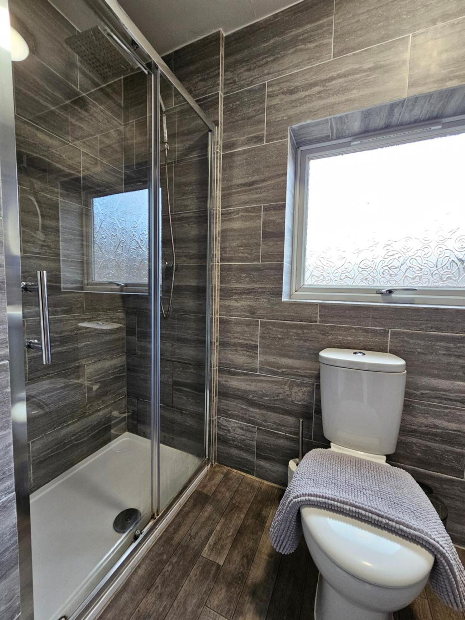 Nomastay Contractors: Convenient 3-bedroom Near A47 & Amenities Holiday home