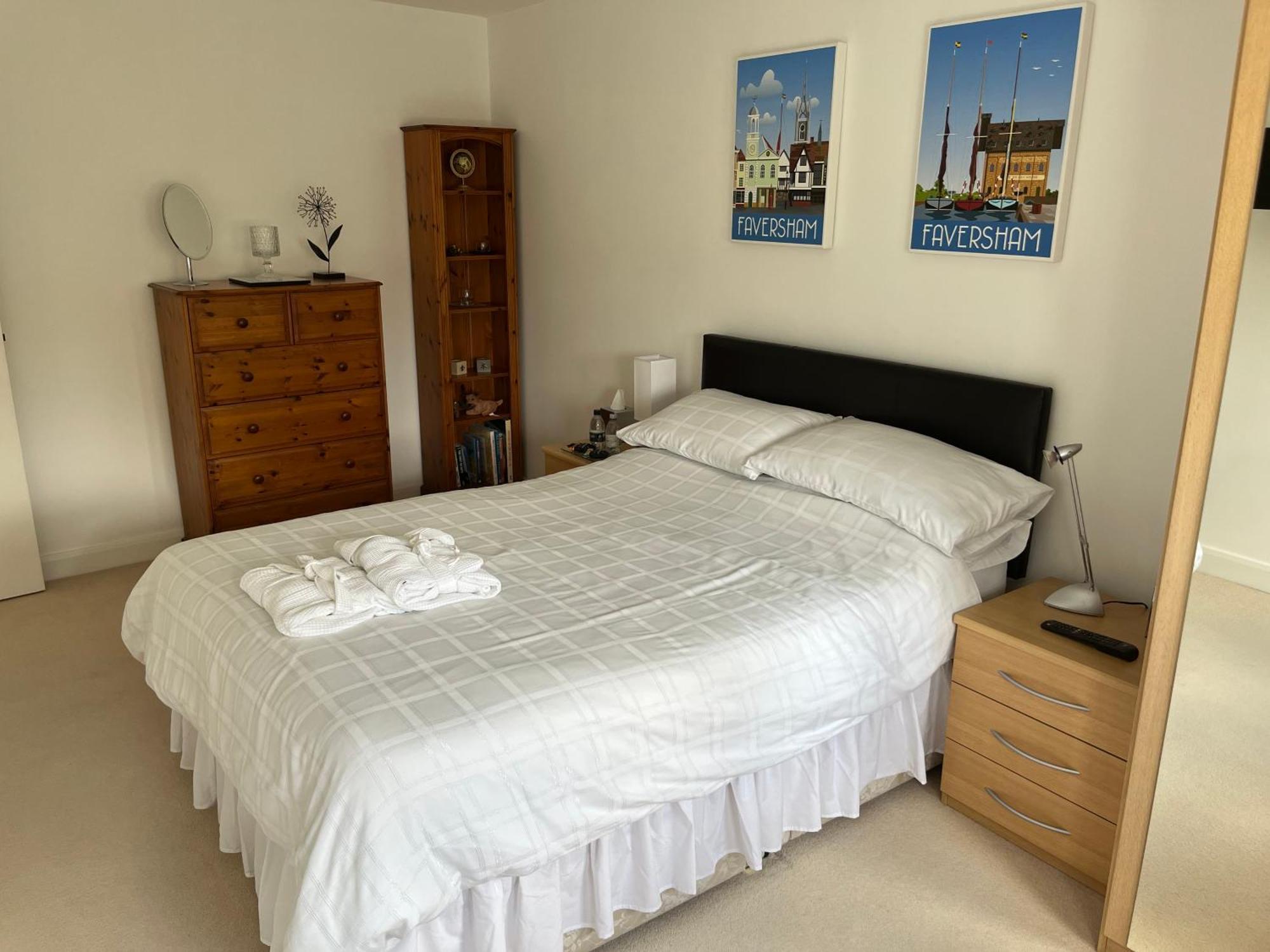 Hampton Vale, Lakeside Large Double Bedroom With Own Bathroom