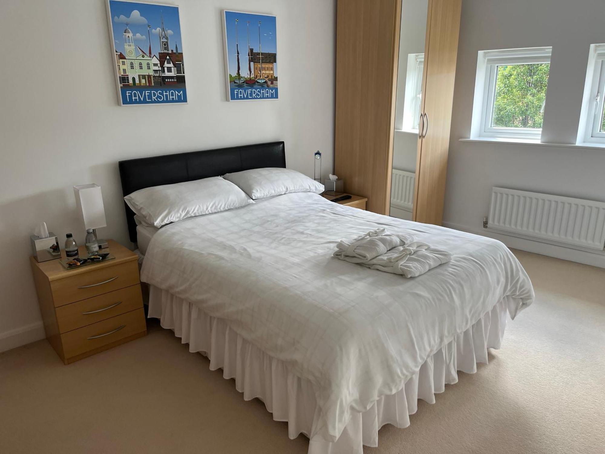 Hampton Vale, Lakeside Large Double Bedroom With Own Bathroom *
