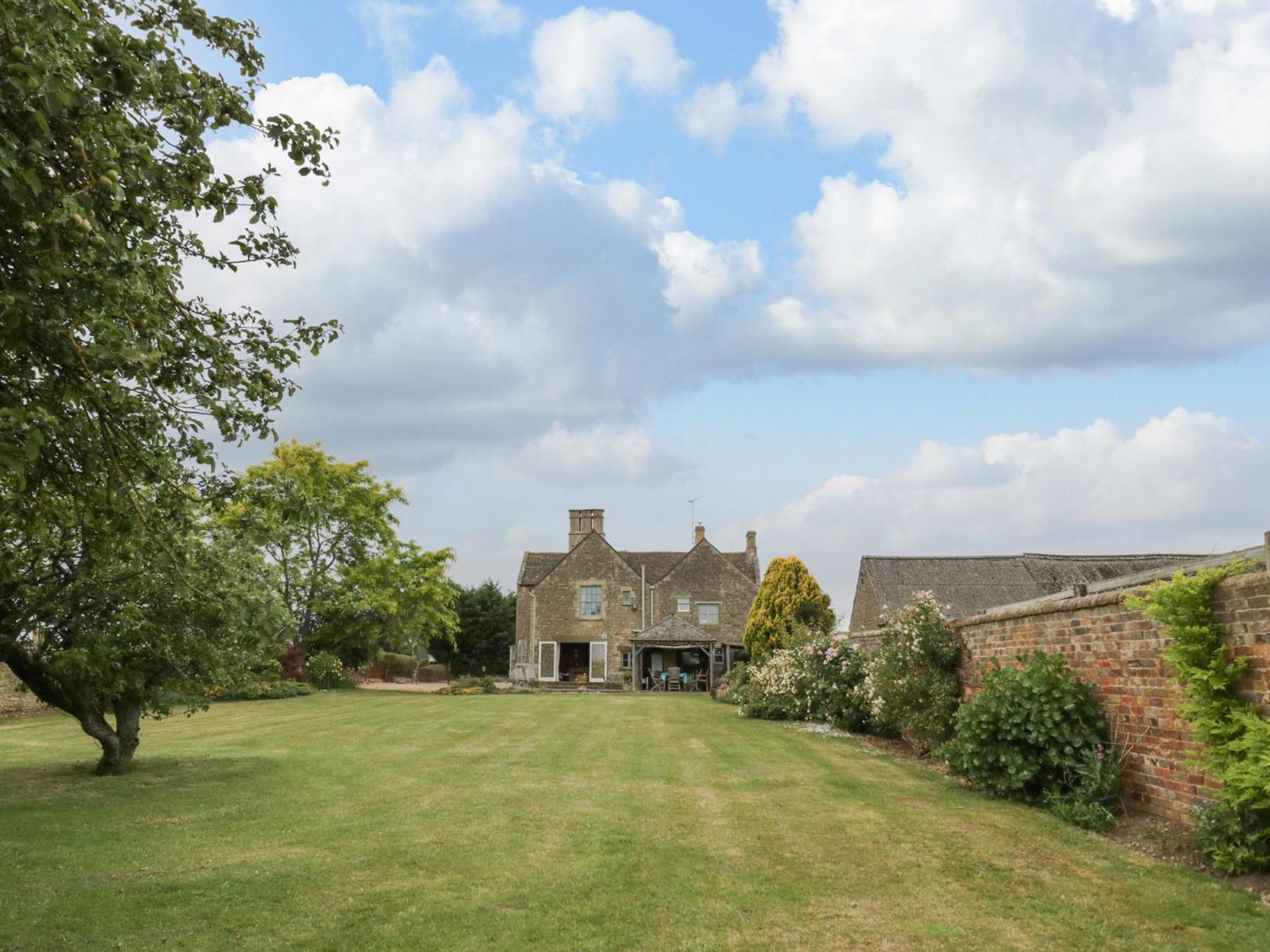 Glapthorn Manor *
