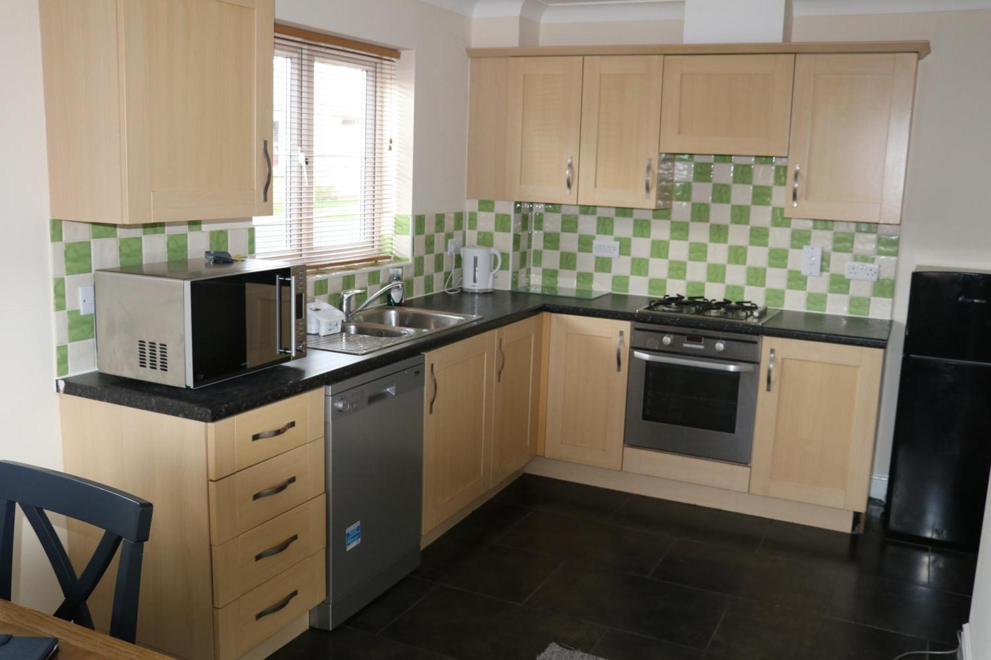 The Iris House Is Close To Centre And Is Ideal For Tourists, Visiting Family Members Or Work Related Activities Including Contractors