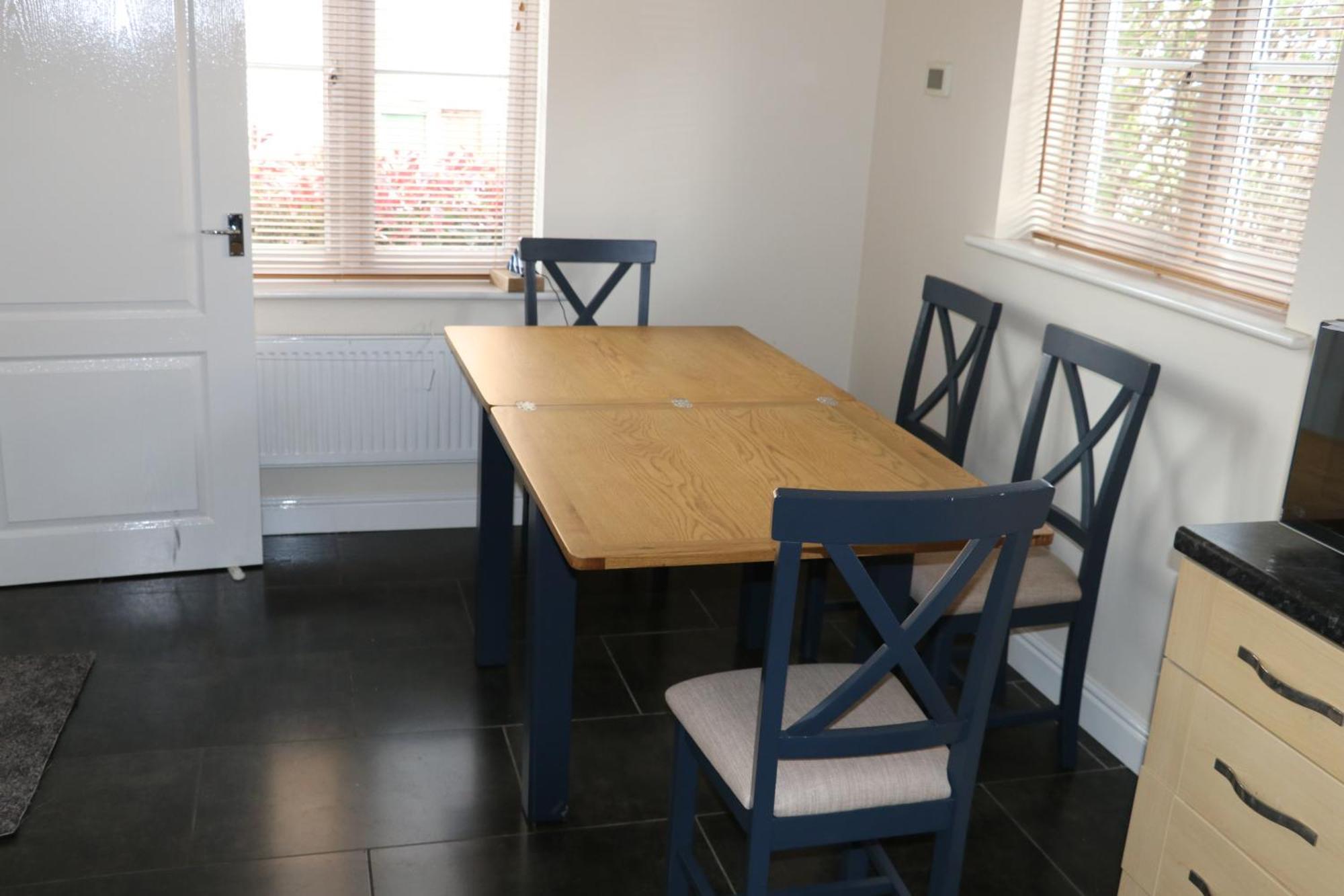 Holiday home The Iris House Is Close To Centre And Is Ideal For Tourists, Visiting Family Members Or Work Related Activities Including Contractors Peterborough