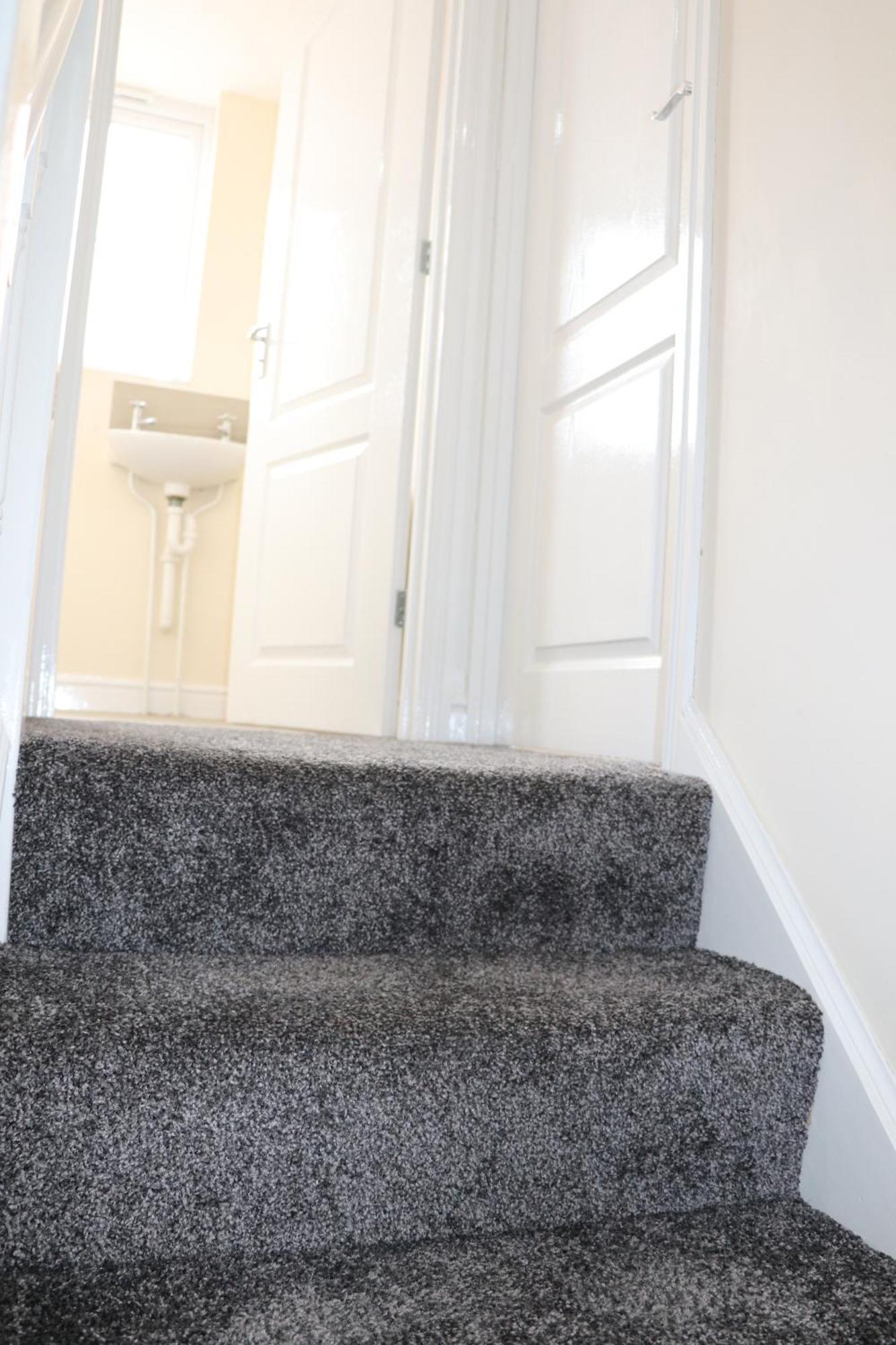 The Iris House Is Close To Centre And Is Ideal For Tourists, Visiting Family Members Or Work Related Activities Including Contractors *