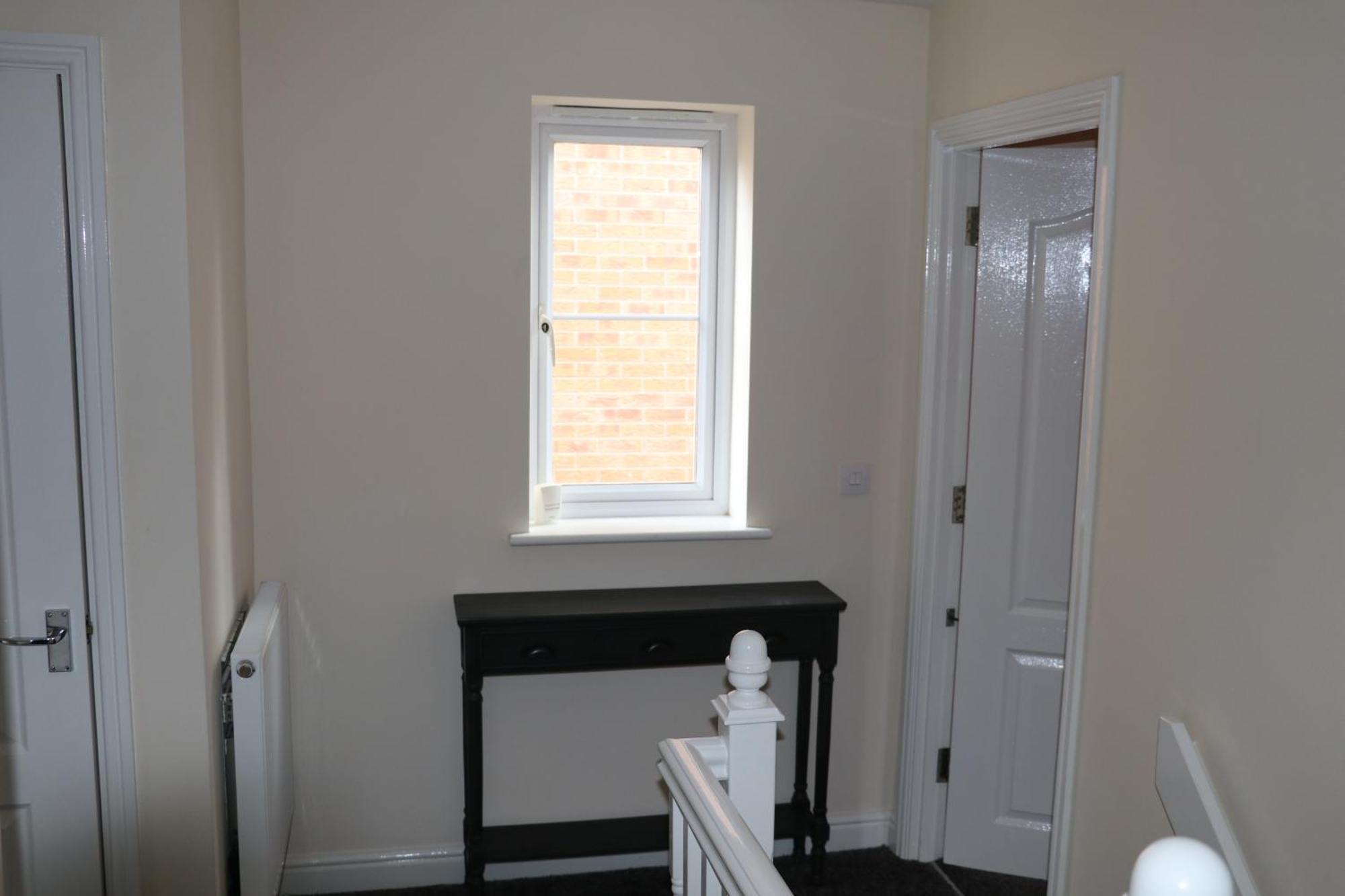 The Iris House Is Close To Centre And Is Ideal For Tourists, Visiting Family Members Or Work Related Activities Including Contractors Holiday home