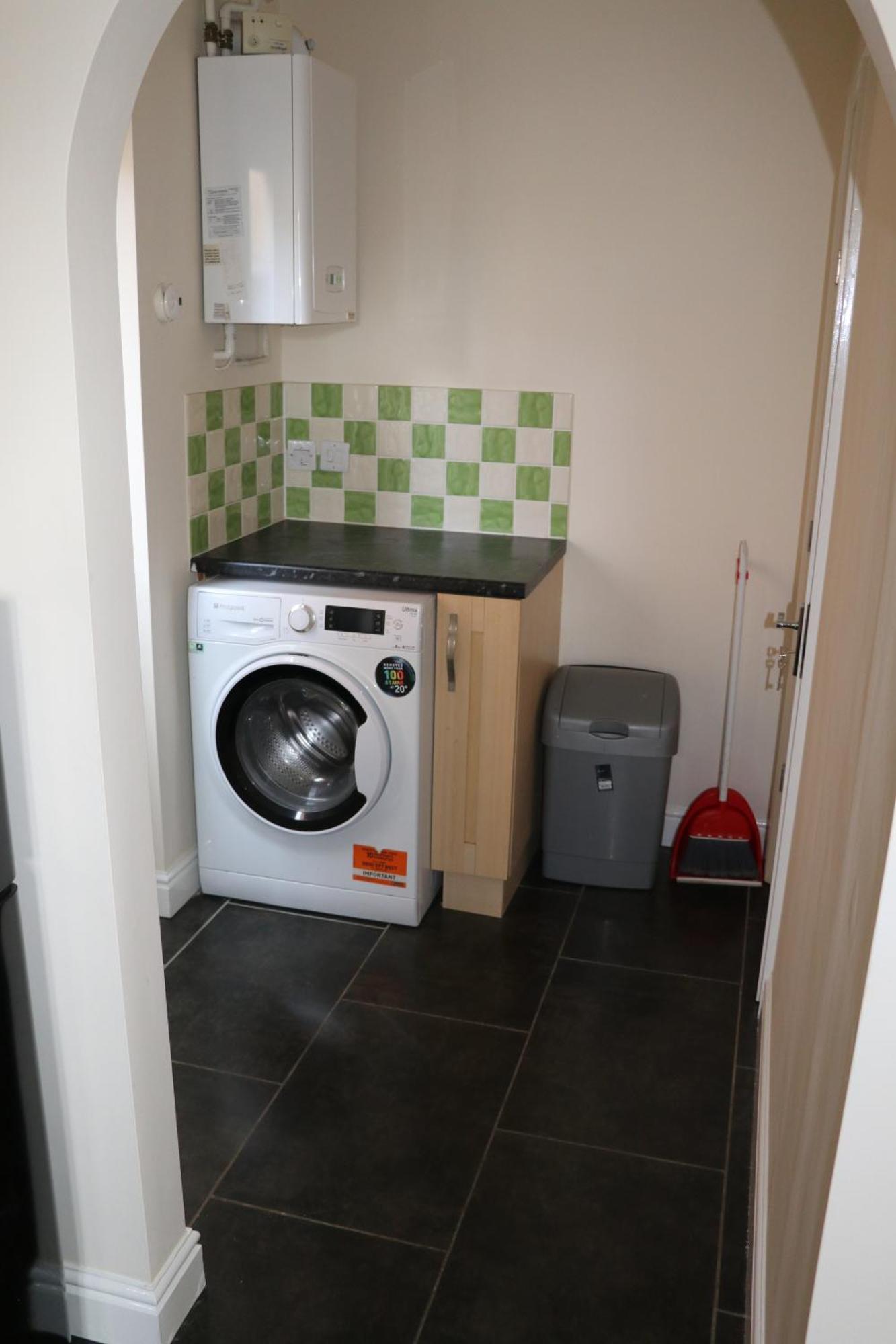 The Iris House Is Close To Centre And Is Ideal For Tourists, Visiting Family Members Or Work Related Activities Including Contractors * Peterborough