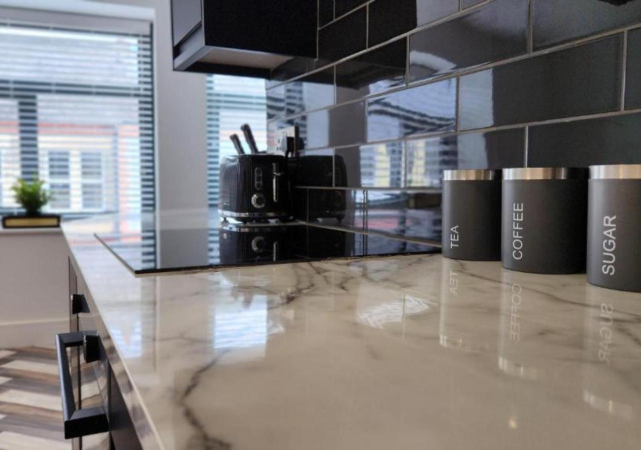 Kings Gate Apartment *