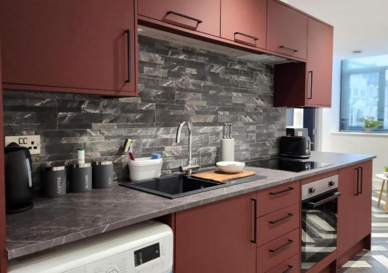 Kings Gate Apartment *