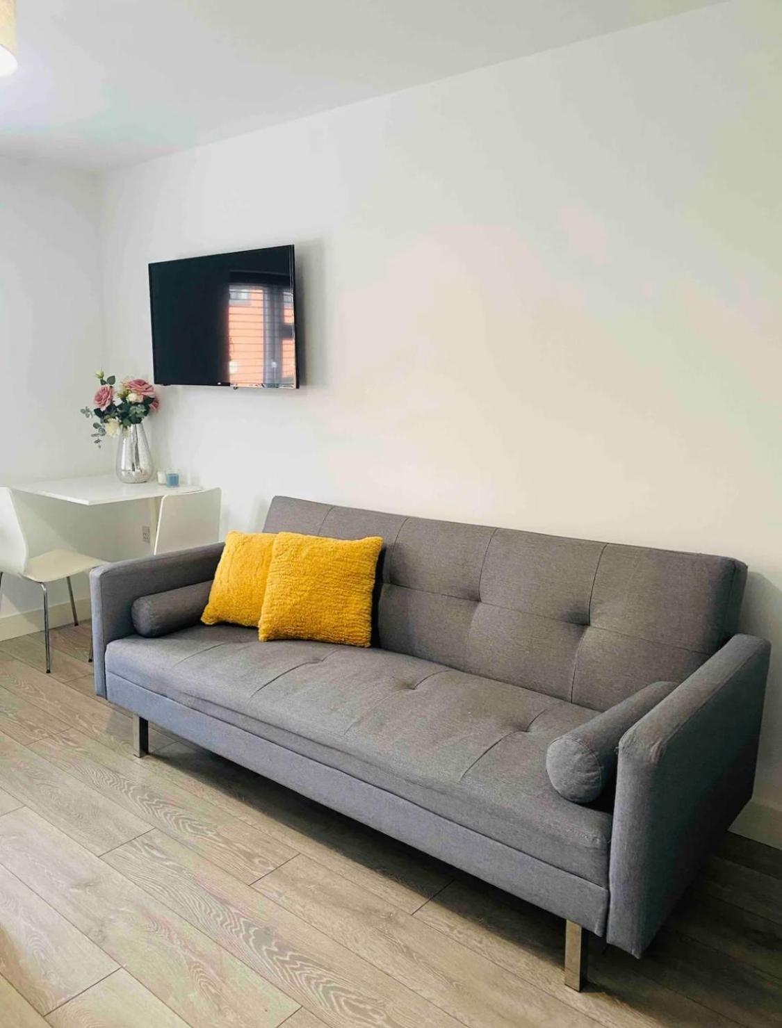 Roomello Luxury * Peterborough